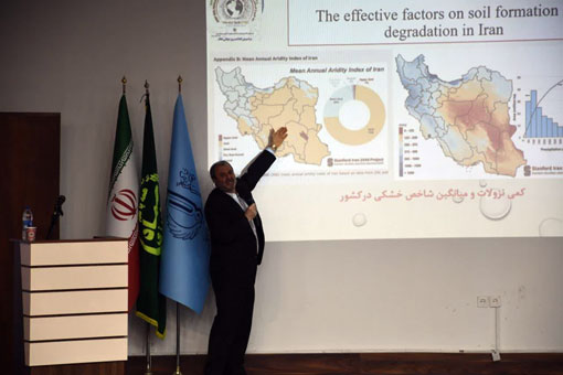 در ايران سالانه ۱۰ هزارهکتار از اراضي حاصلخيز کشاورزي به دليل تغيير کاربري از بين مي رود